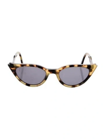 Pre-owned Illesteva Cat-eye Tinted Sunglasses In Brown