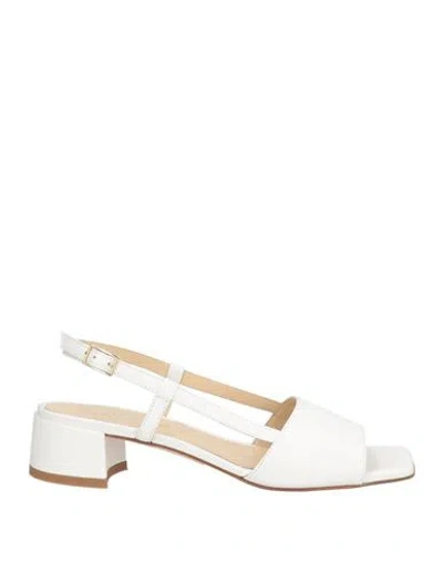 Illogica Woman Sandals White Size 8 Leather