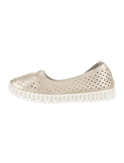 Pre-owned Ilse Jacobsen Leather Lasercut Accents Flats In Silver