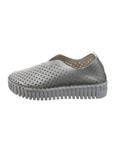 Pre-owned Ilse Jacobsen Suede Patterned Flats In Metallic/silver