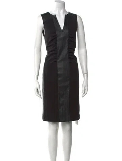 Pre-owned Ilse Jacobsen V-neck Knee-length Dress In Black