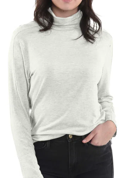Incashmere Fine Knit Long Sleeve Turtleneck In White