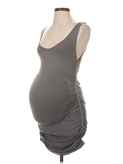 Pre-owned Ingrid & Isabel Tank Top Gray Strapless Neckline Tops