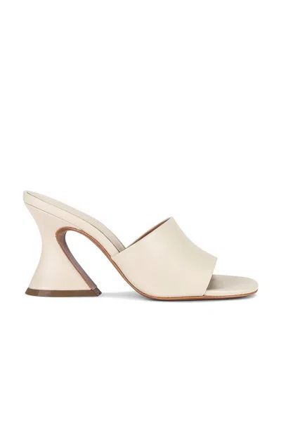Intentionally Blank Women's Pantunfla 1-800 Heel In Cream In White