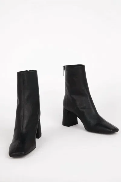 Intentionally Blank Women's Tabitha Boots In Black