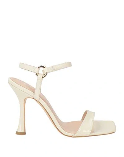 Inuovo Woman Sandals Off White Size 7 Leather In Black