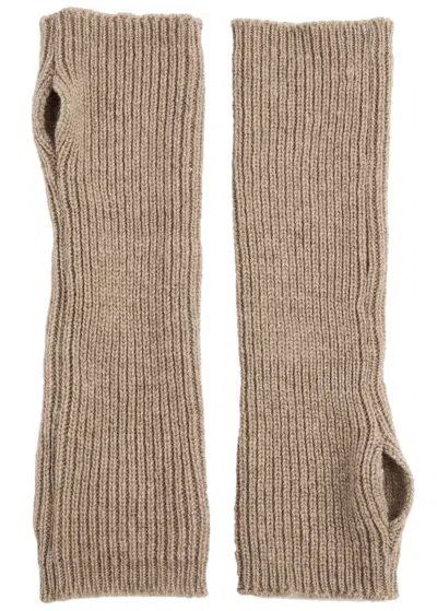 Inverni Fingerless Cashmere Mittens In Taupe