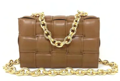 Inzi Woven Chain Strap Pouch Bag In Camel In Brown