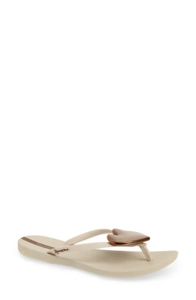 Ipanema Wave Heart Flip Flop In Beige/bronze