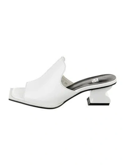 Pre-owned Iri Leather Slides In White