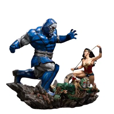 Iron Studios Dc Comics Wonder Woman Vs. Darkseid 1/6 Diorama In Blue