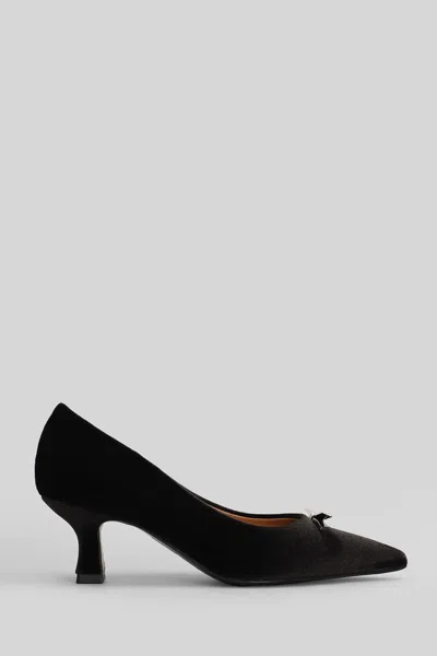 Isabel Ferranti Pumps In Black