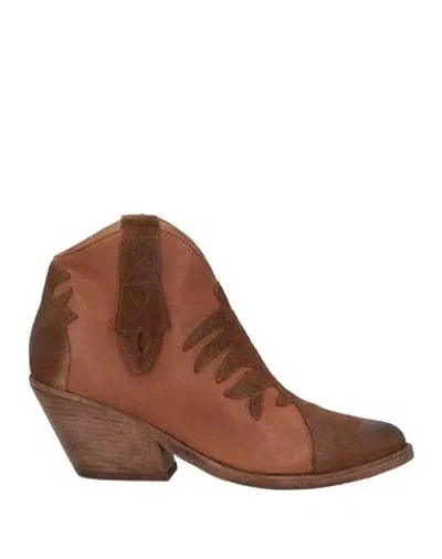 Isabell Woman Ankle Boots Brown Size 6 Leather