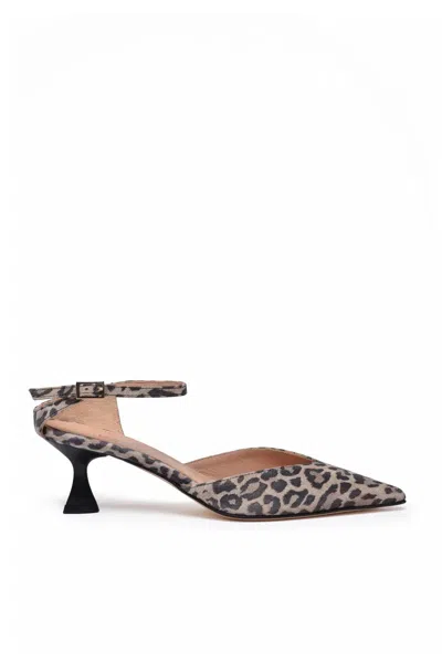 Isabelle  Paris Beige Brown Fabric Chanel Pumps In White