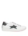 Ishikawa Sneakers In White