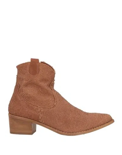 Islo Isabella Lorusso Woman Ankle Boots Camel Size 7 Leather In Beige