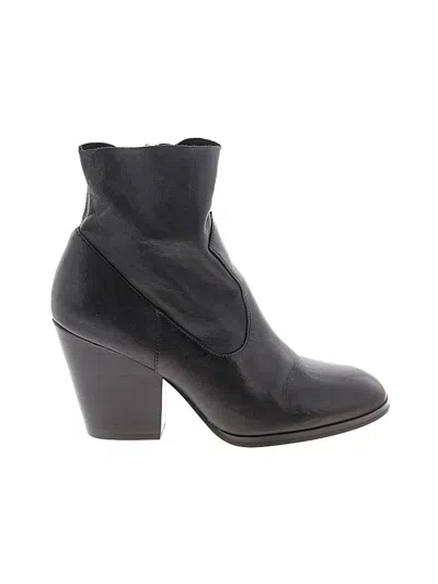 Pre-owned Isolá Ankle Boots In Black