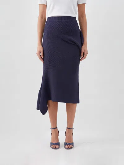 Issey Miyake 不对称下摆绉纱铅笔中长半身裙 In Blue