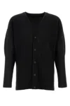 Issey Miyake Ribbed Texture V-necked Cardigan With Side Pockets