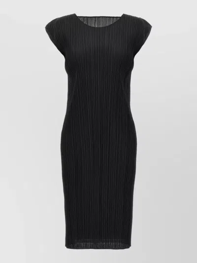 Issey Miyake Cap Sleeve Knee Length Round Neck Dress In Black