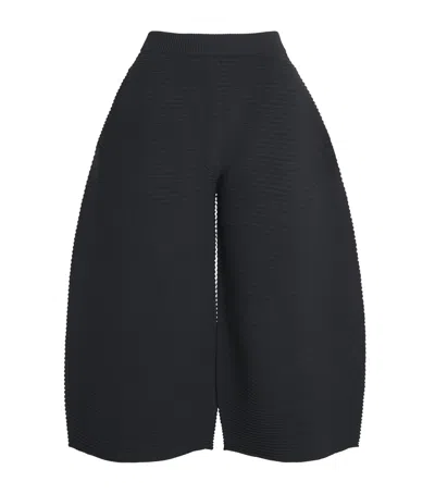 Issey Miyake Corrugated Knit Cropped Trousers In Black
