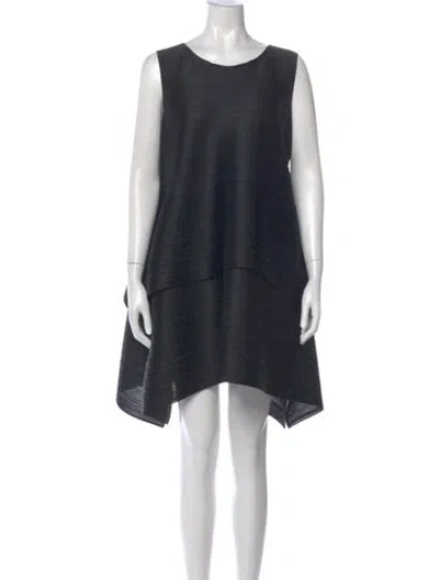 Pre-owned Issey Miyake Crew Neck Sleeveless Top In Black