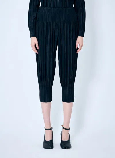 Issey Miyake Cropped Pleated Pants In Black