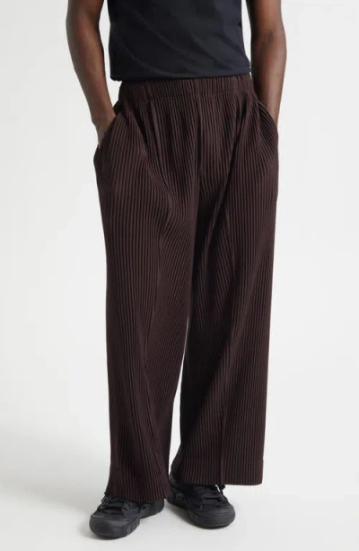 Issey Miyake Pleated-design Trousers In Brown