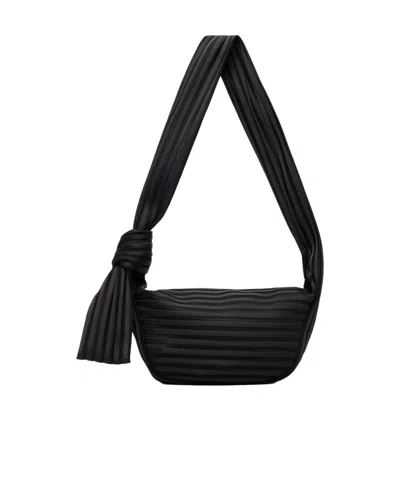 Issey Miyake Linear Knit 58 Zipper Shoulder Bag In Black