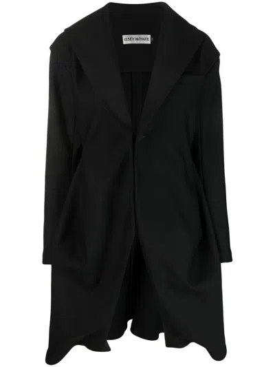 Issey Miyake Long-sleeve Oversized Coat In Black