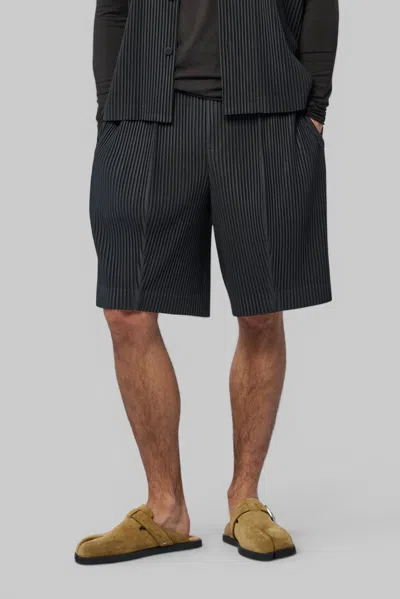 Issey Miyake Monthly Colors : August Shorts In Black