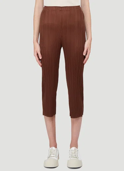 Issey Miyake Cropped Pleated Trousers In Red
