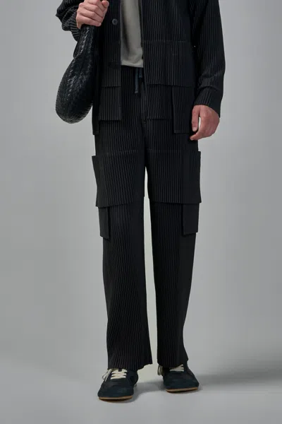 Issey Miyake Multi-pocket Pants In Black