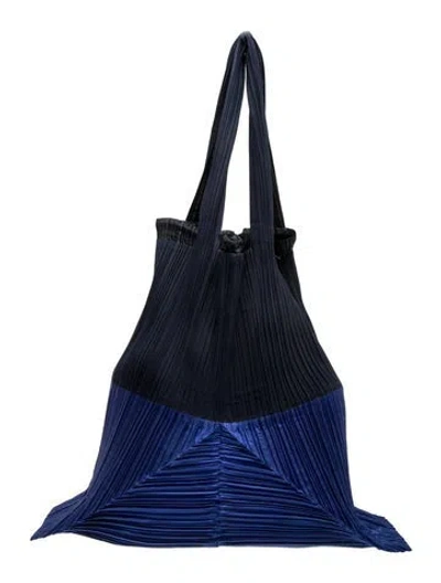 Pre-owned Issey Miyake Nylon Messenger Bag In Blue