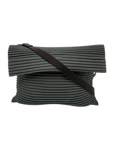 Pre-owned Issey Miyake Nylon Messenger Bag In Green