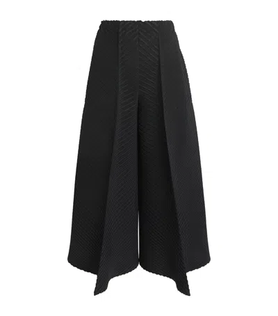 Issey Miyake Plaster Pleats Cropped Trousers In Black