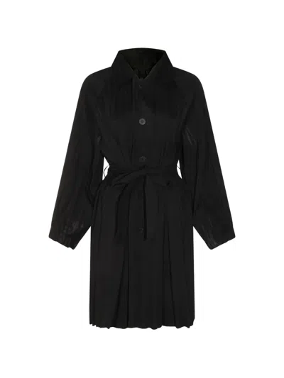 Issey Miyake Pleated Belted Coat In Black