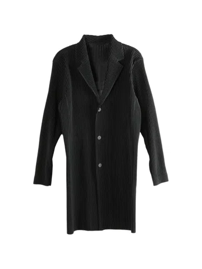 Issey Miyake Pleated Buttoned Coat In Black