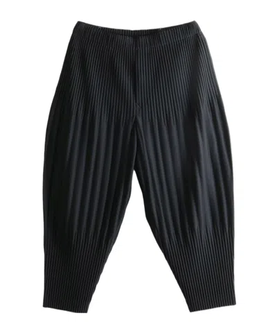 Issey Miyake Pleated Cropped Trousers In Black