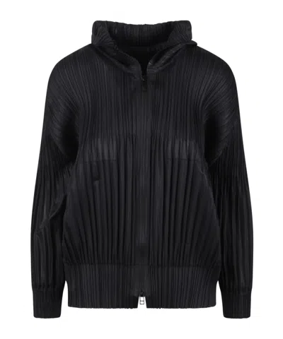 Issey Miyake Pleated Detail Coat In Black