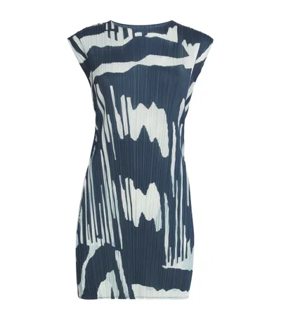 Issey Miyake Pleated Refraction Longline Top In Blue