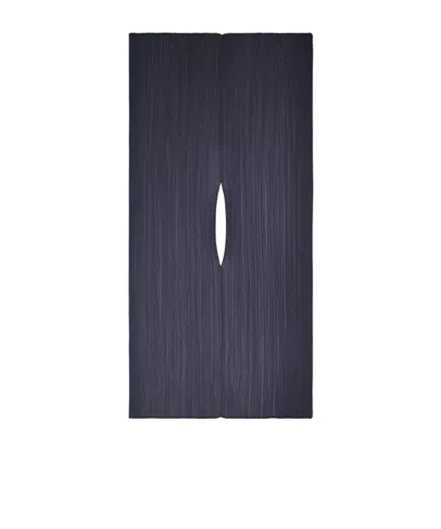 Issey Miyake Pleated Shawl In Black