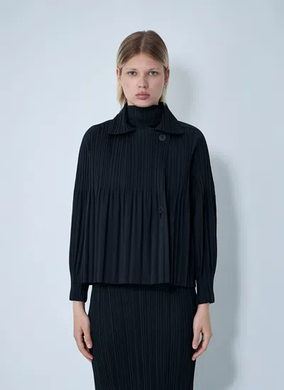 Issey Miyake Pleated Smooth Coat In Black