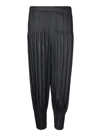 Issey Miyake Pleated Tapered Trousers In Black