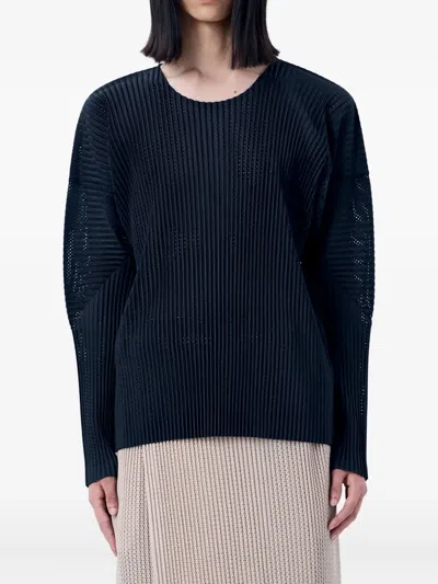 Issey Miyake Pleated Top In Black
