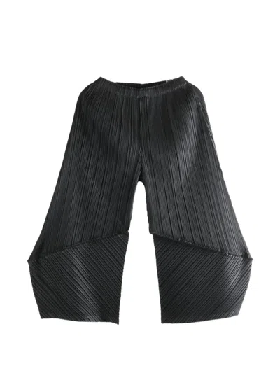 Issey Miyake Pleated Trousers In Black