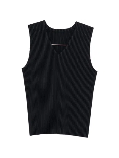 Issey Miyake Pleated V-necked Top In Black