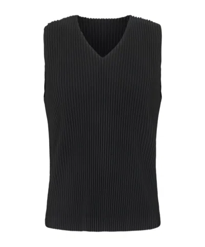 Issey Miyake Pleated Vest In Black
