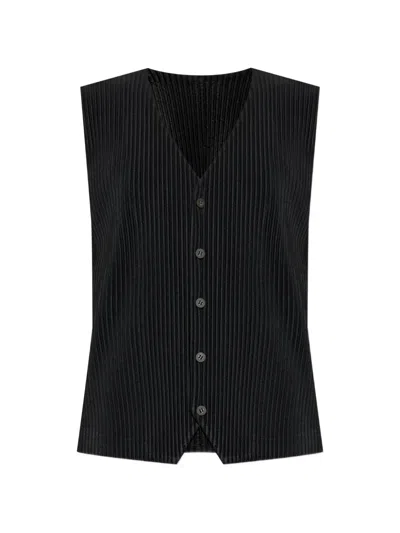 Issey Miyake Pleated V-neck Waistcoat In Black