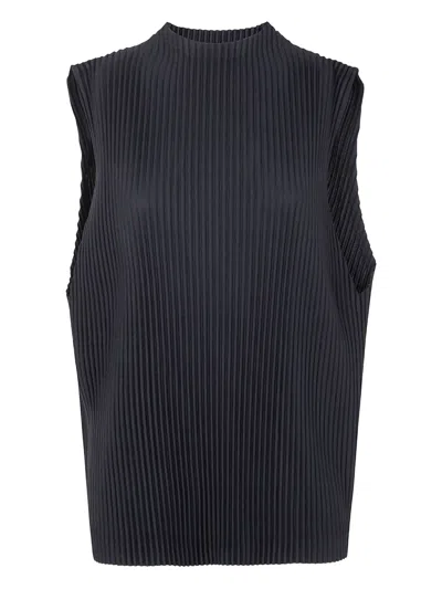 Issey Miyake Plissé-effect Top In Black